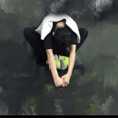 青