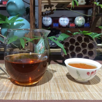 普洱青饼茶